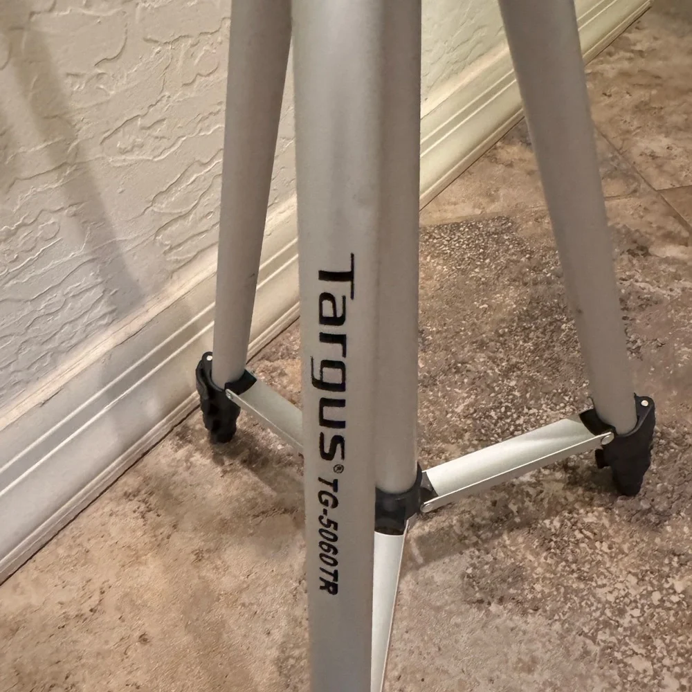 Targus TG-5060TR Tripod for Camera / Camcorder Universal Mount w/ Carry Case